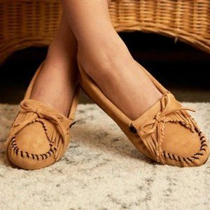 Minnetonka Kilty Deerskin Fringe Soft Sole Moccasins Slip On